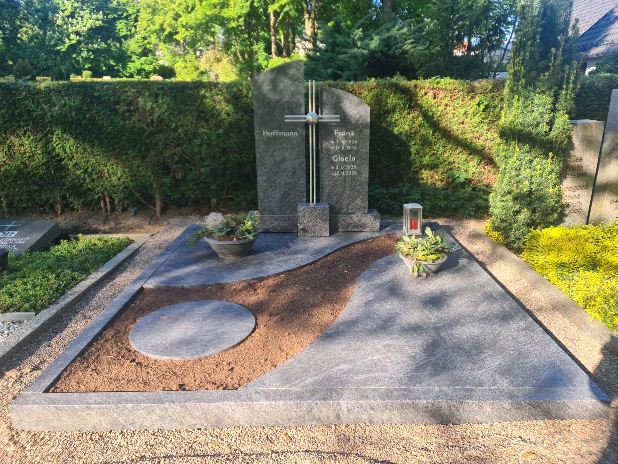 Doppelgrab Orion mit Edelstahlkreuz