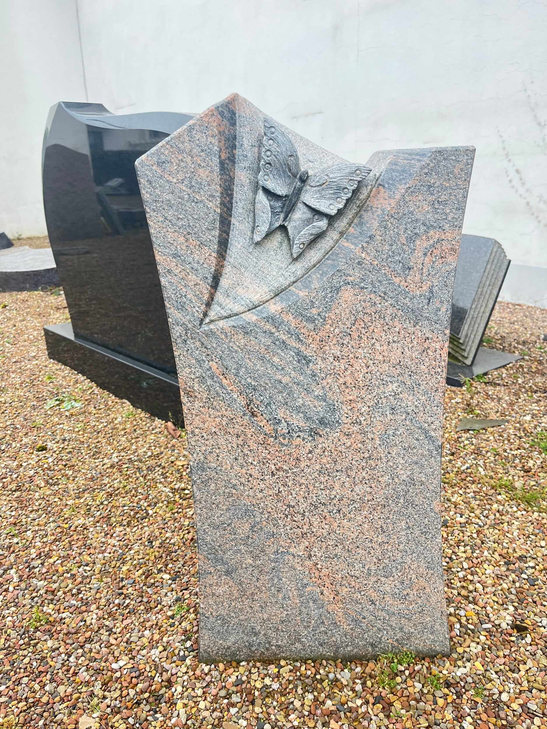 Stele Himalaya mit Schmetterling