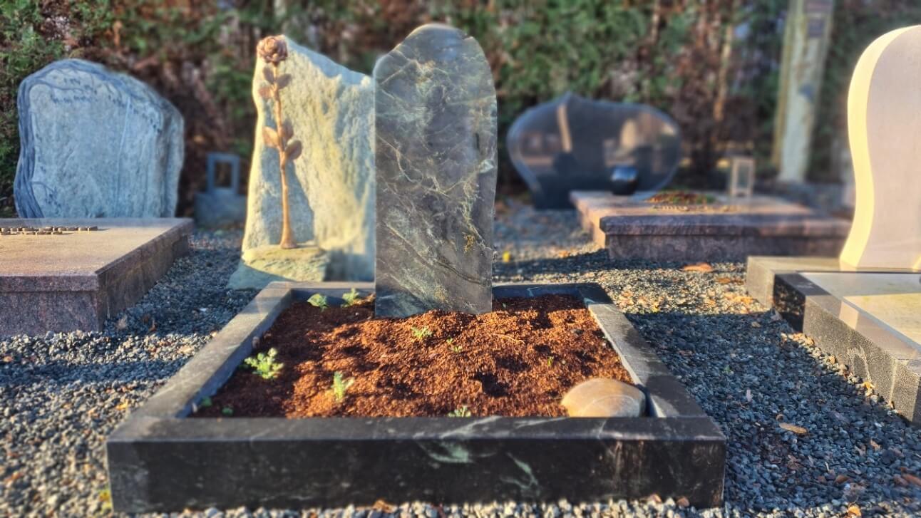 Tauernfelsen Urnengrab