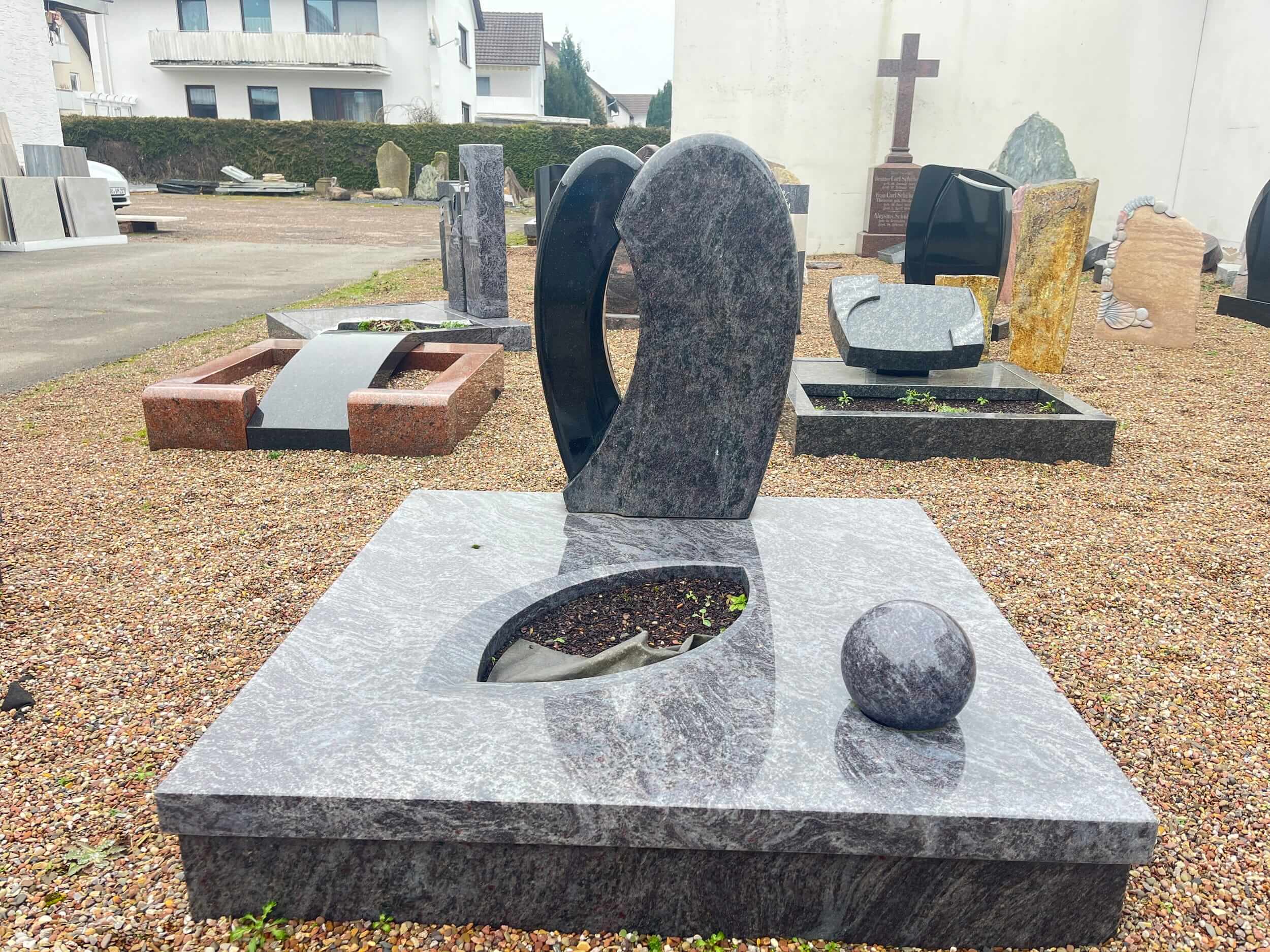 Urnengrab Orion Pultstein mit Kugel