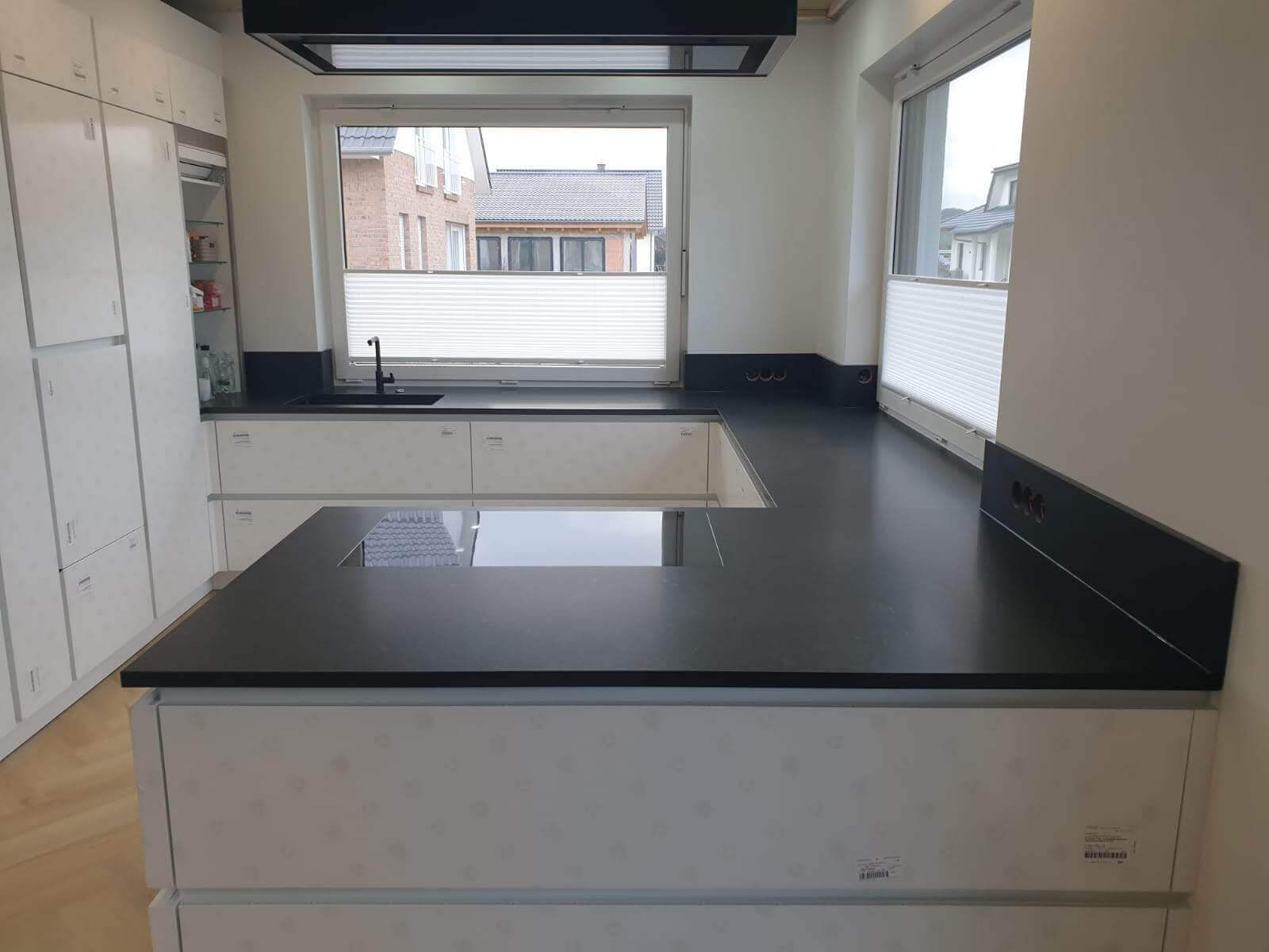 Nero Assoluto satiniert