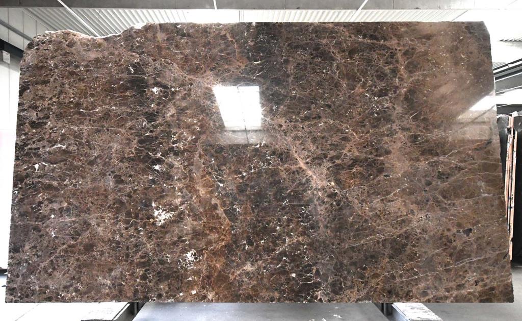 Emperador Dark poliert